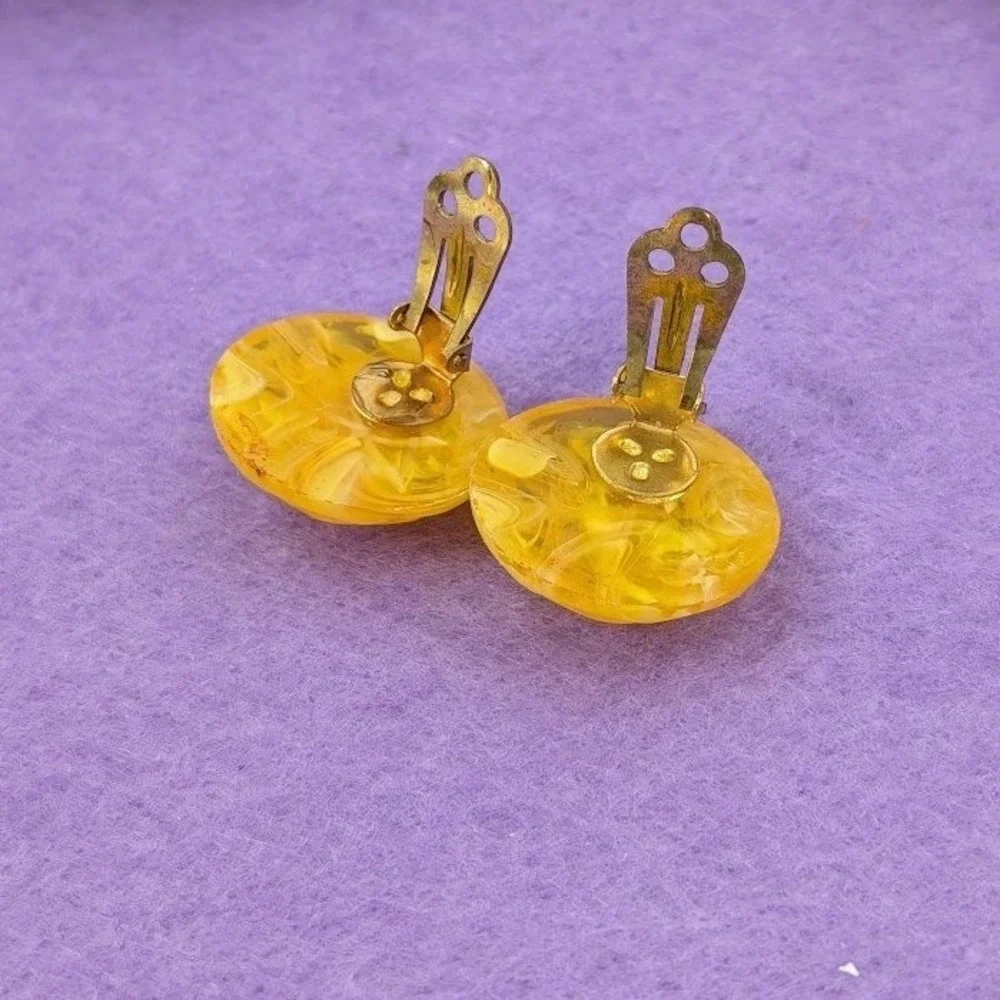 VTG Yellow Marbled‎ Bracelet and Earrings Set Lucite Wavy Bangle Clip On Pop Art